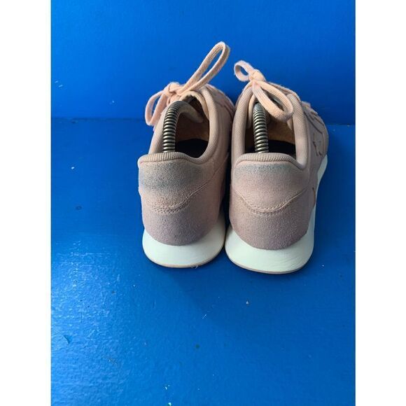 Women’s Pink Suede Converse Tie Sneaker Shoes US 8.5 - Picture 3 of 6